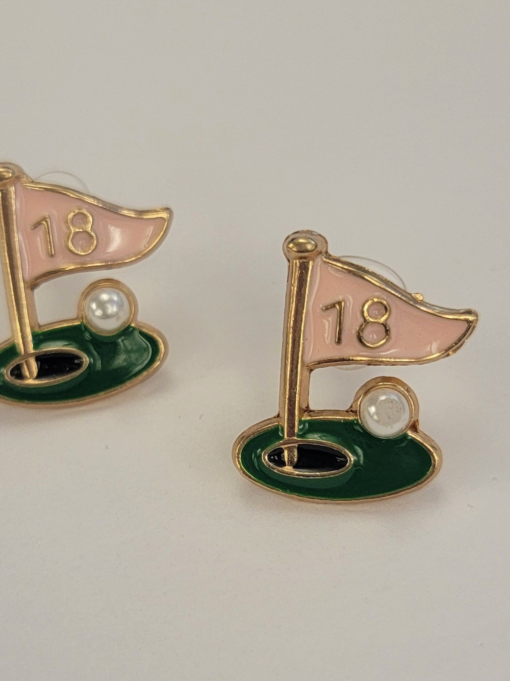 Golf Flag 18 Enamel Stud Earrings in Pink & Green